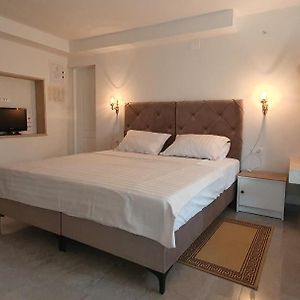 Aneli Rooms & Apartament